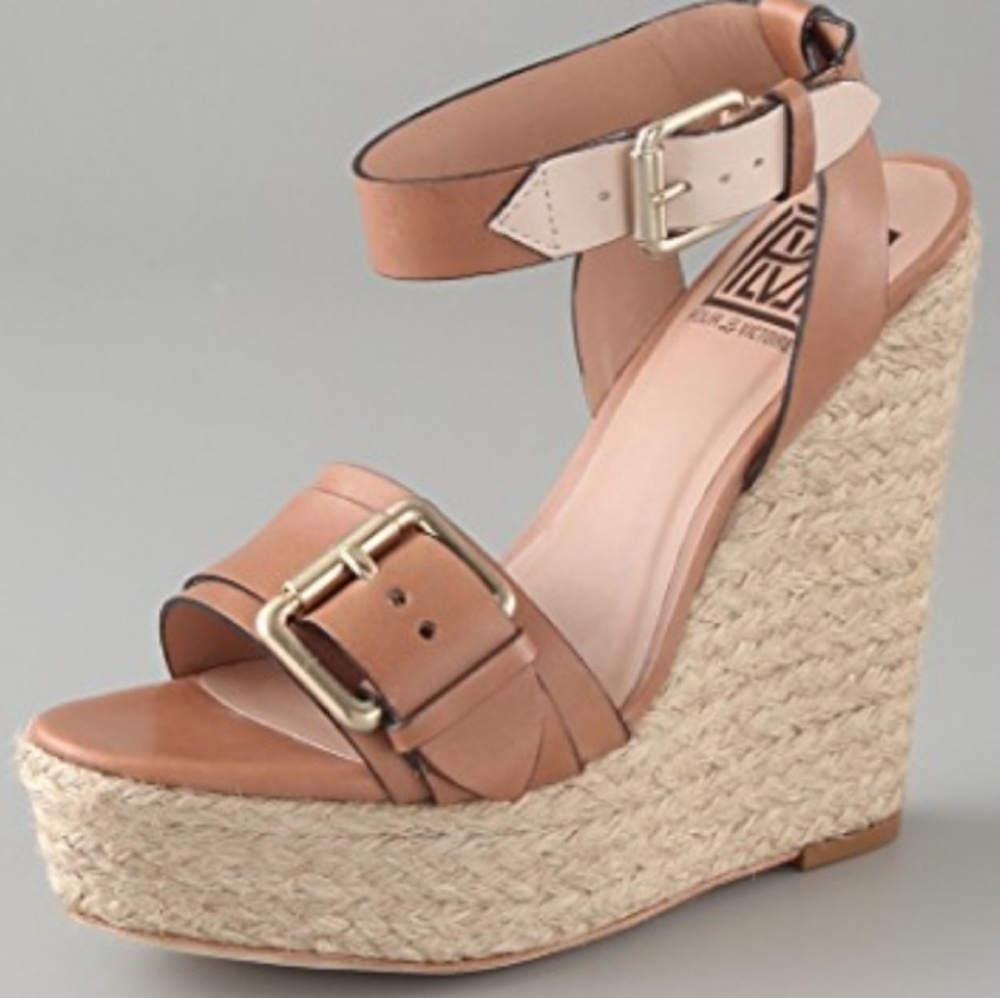 Pour La Victorie Wedge Ankle Strap Sandals Size 10